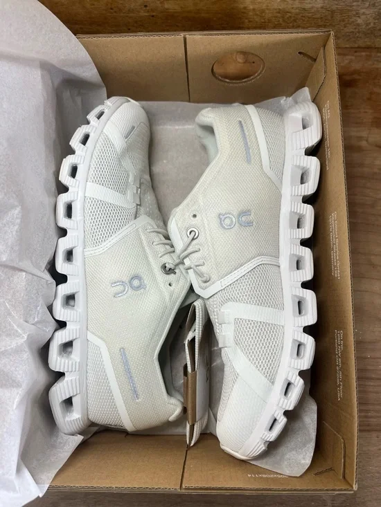 On Cloud 5 REFLECTIVE LIGHTWEIGHT Womens Size 9 Running Shoes Sneakers White - Picture 2 of 15